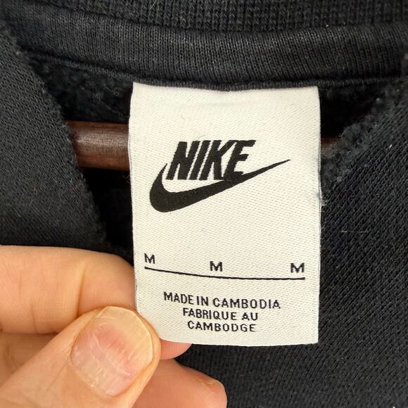 Nike Black Cropped Distressed Crewneck Women’s Medium - Picture 3 of 6